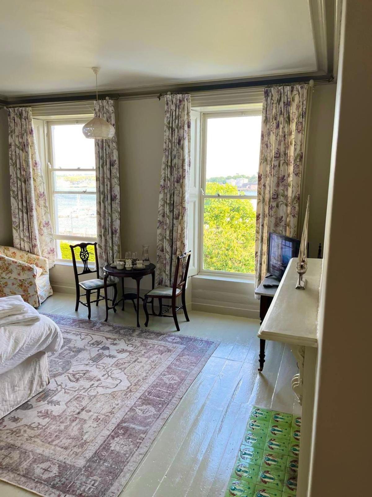 코브 Lynwood House B&B 외부 사진