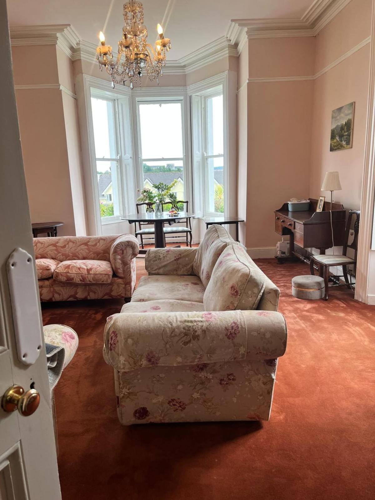 코브 Lynwood House B&B 외부 사진