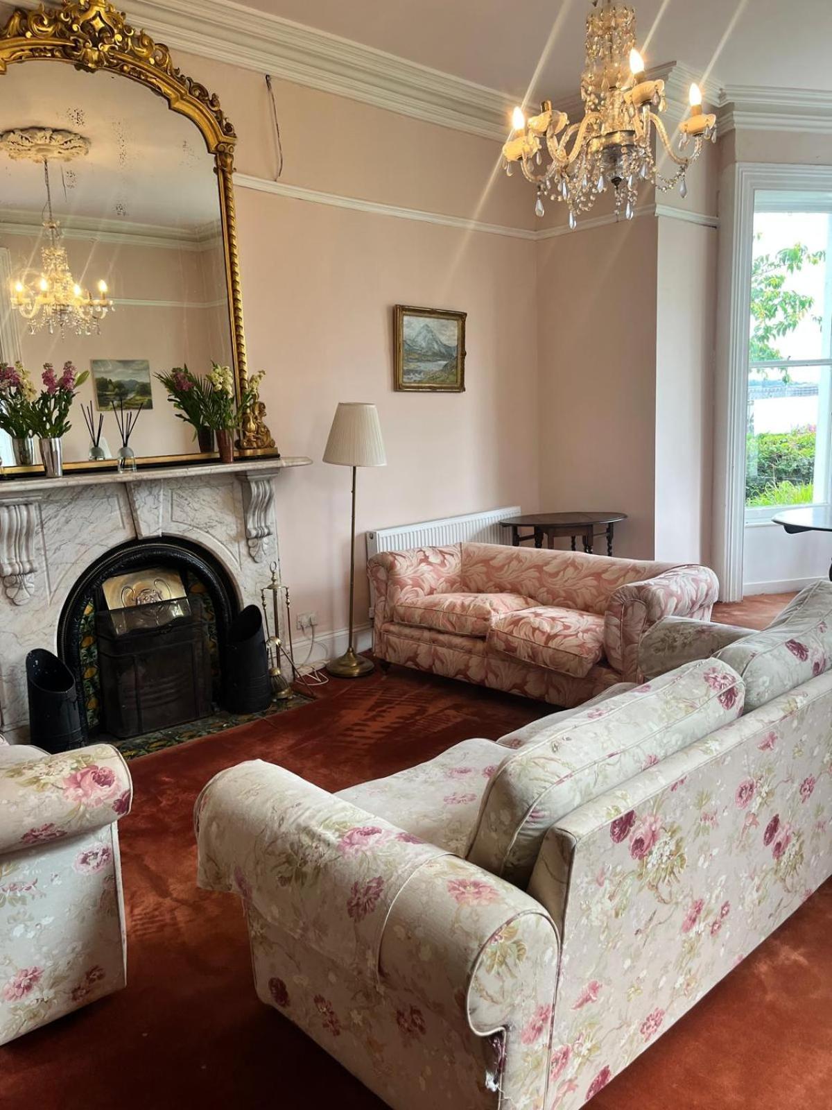 코브 Lynwood House B&B 외부 사진