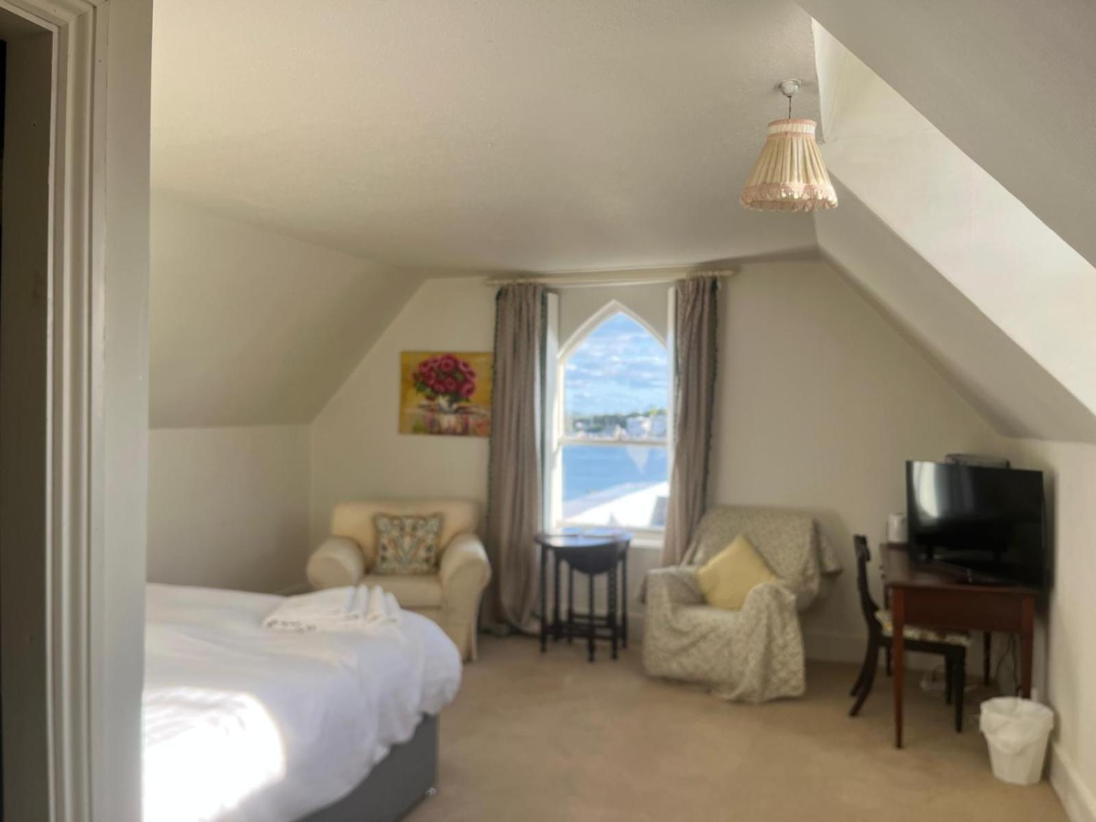 코브 Lynwood House B&B 외부 사진