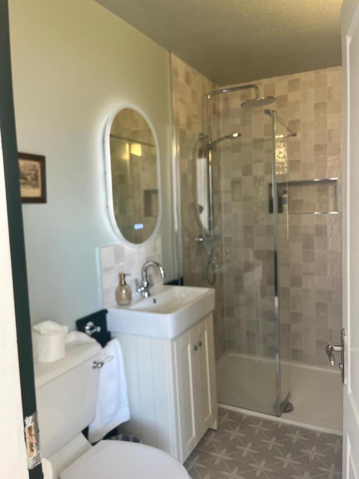 코브 Lynwood House B&B 외부 사진