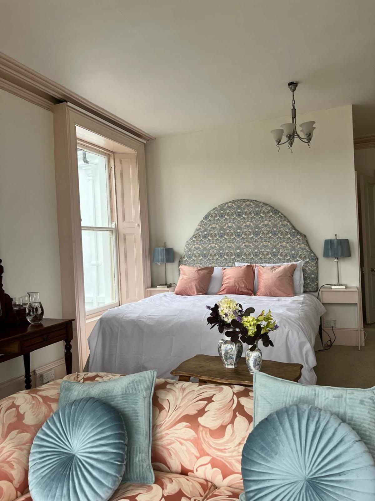 코브 Lynwood House B&B 외부 사진