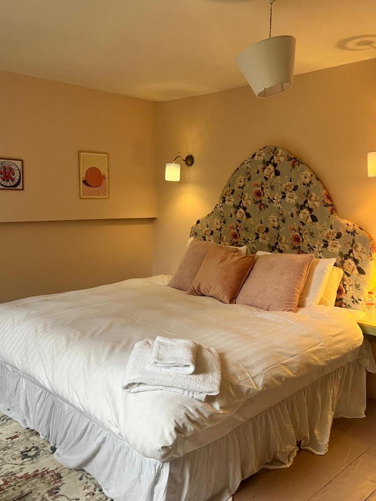 코브 Lynwood House B&B 외부 사진