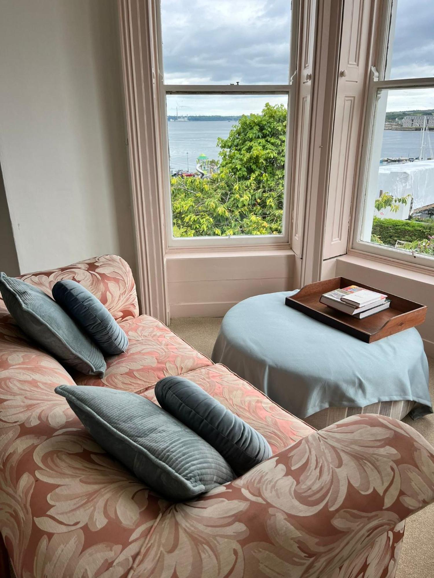 코브 Lynwood House B&B 외부 사진