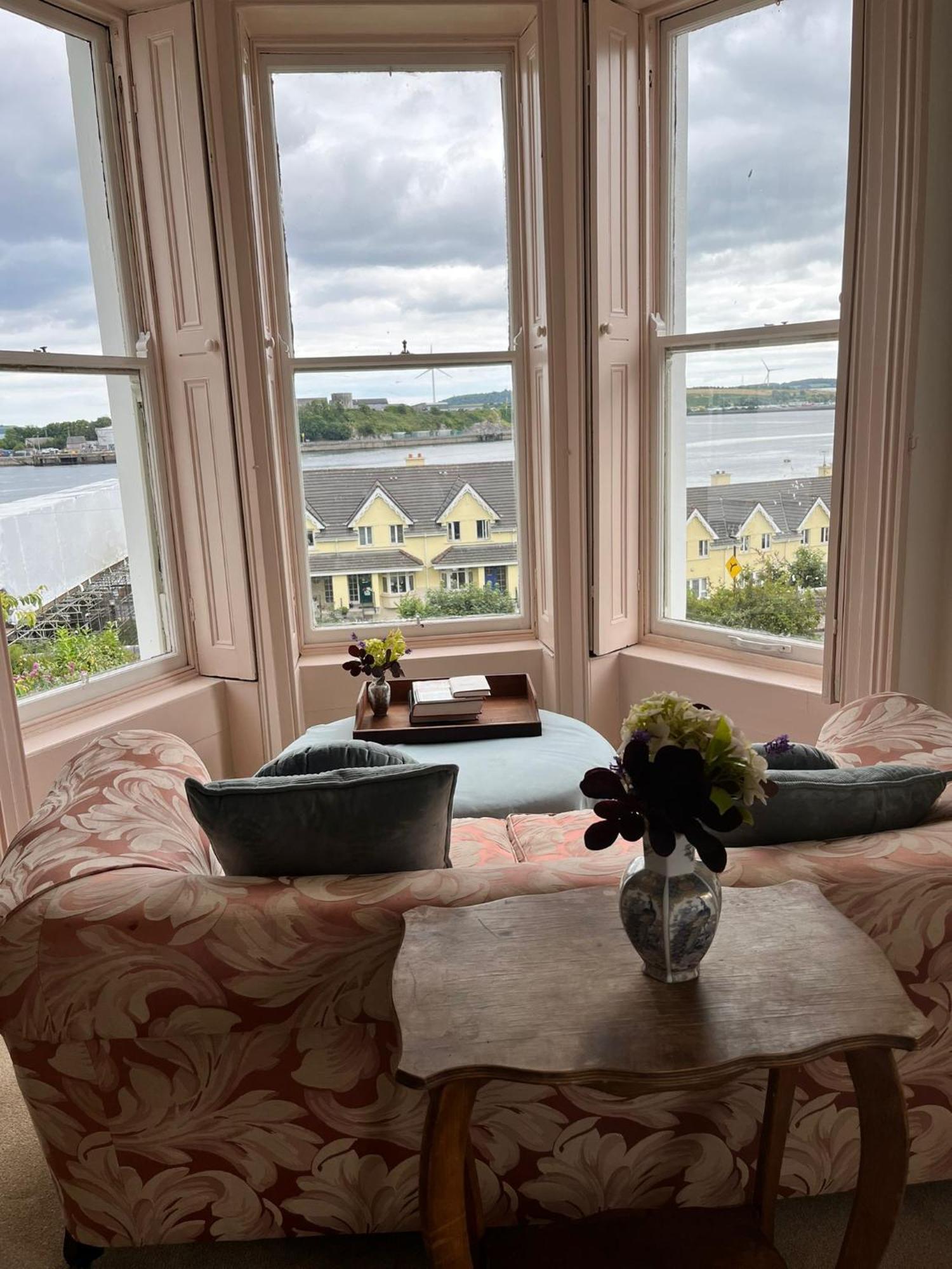 코브 Lynwood House B&B 외부 사진