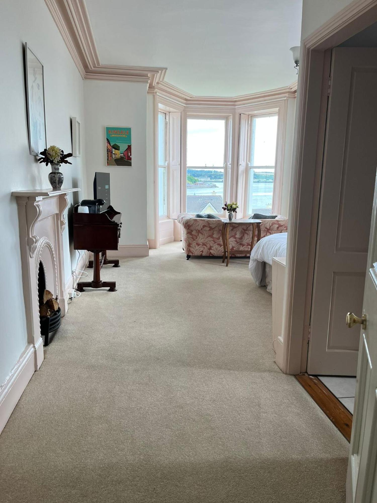 코브 Lynwood House B&B 외부 사진