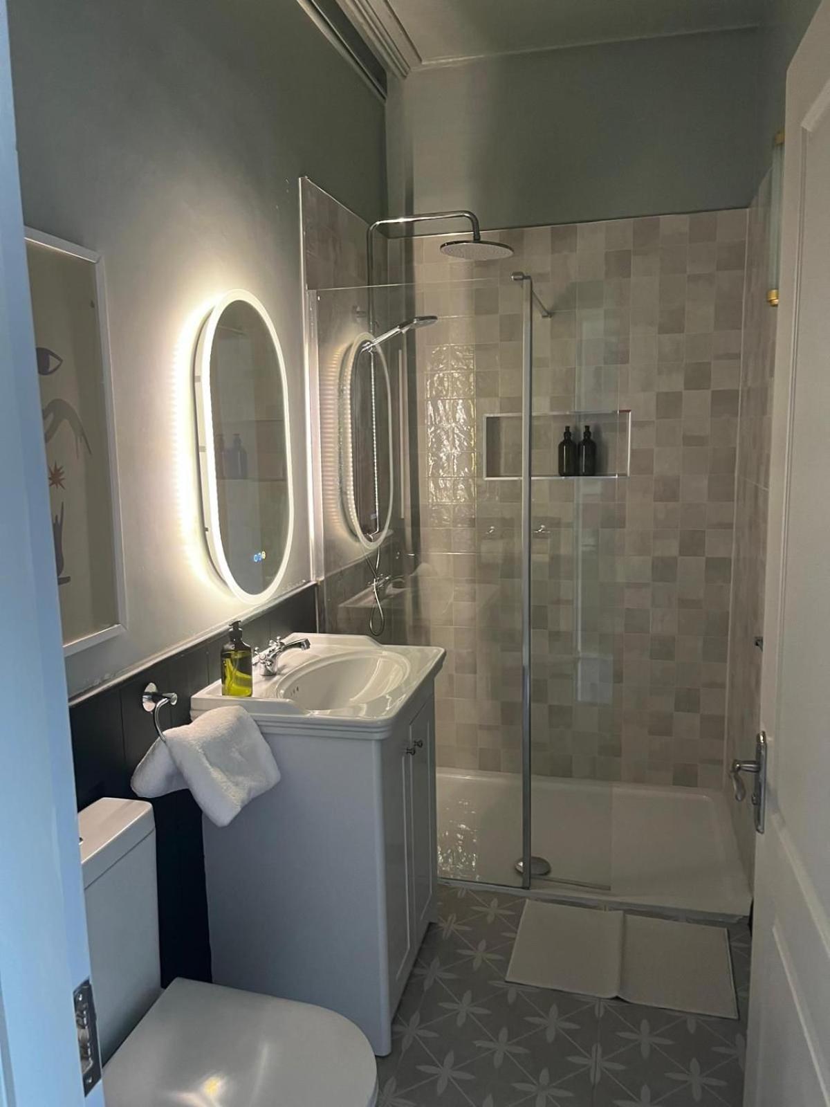 코브 Lynwood House B&B 외부 사진